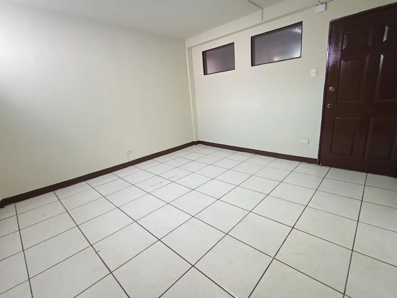 🏢 OFICINA EN RENTA - ZONA 10 — foto 1 de 7