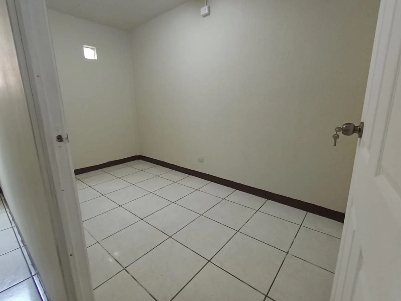 🏢 OFICINA EN RENTA - ZONA 10 — foto 6 de 7