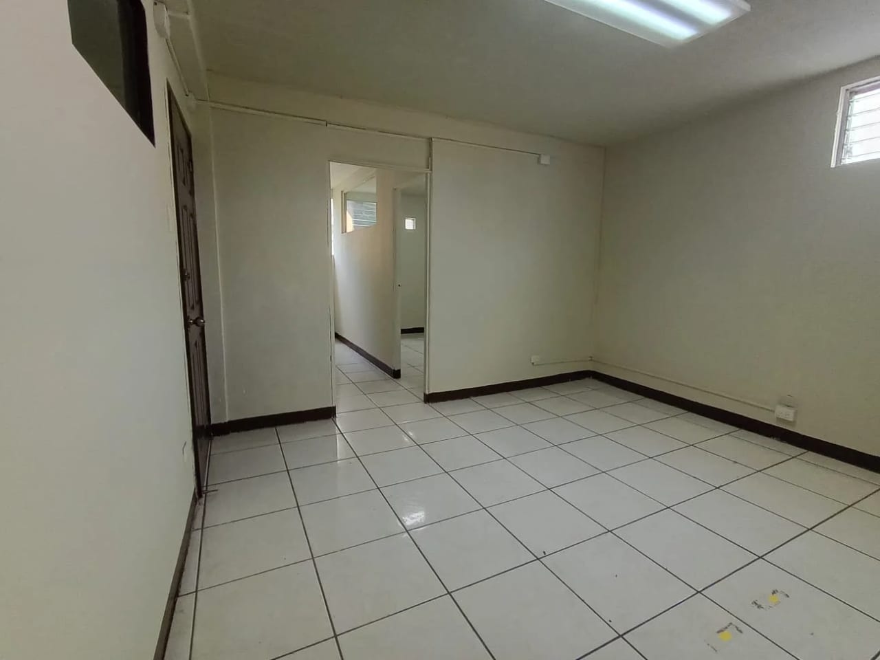 🏢 OFICINA EN RENTA - ZONA 10 — foto 5 de 7
