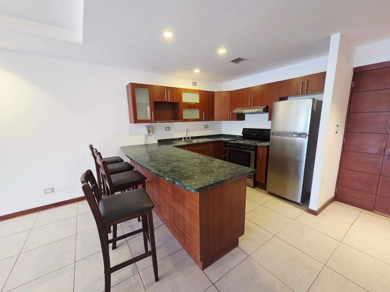 VENTA DE APARTAMENTO EN ZONA 10 — foto 2 de 10