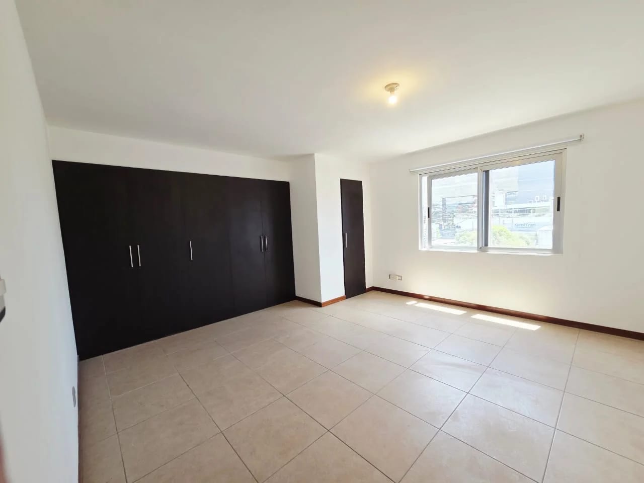 VENTA DE APARTAMENTO EN ZONA 10 — foto 4 de 10