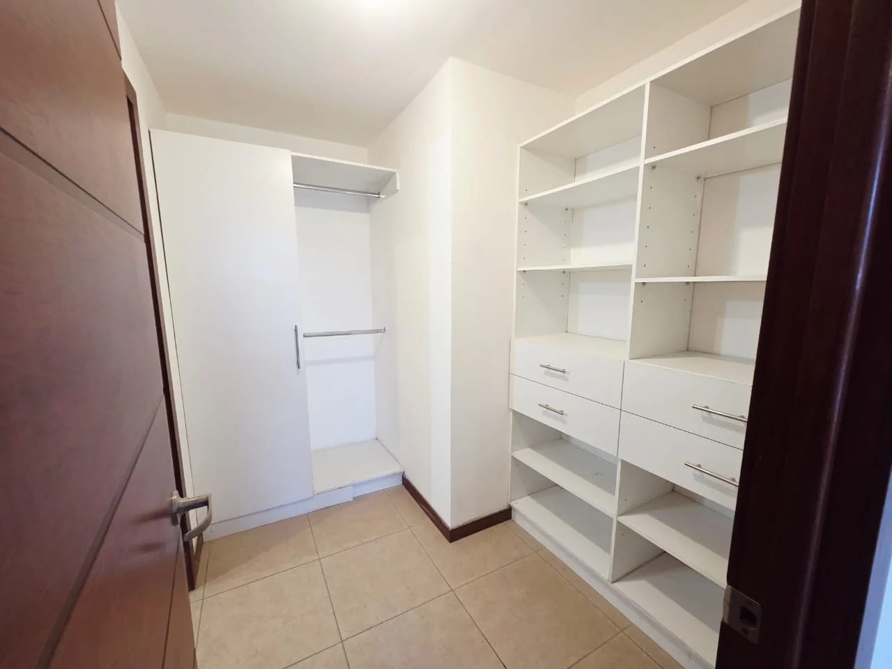 VENTA DE APARTAMENTO EN ZONA 10 — foto 8 de 10