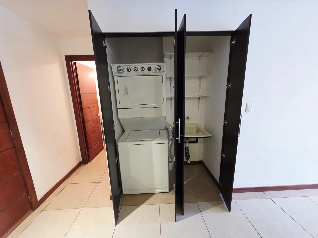 VENTA DE APARTAMENTO EN ZONA 10 — foto 7 de 10