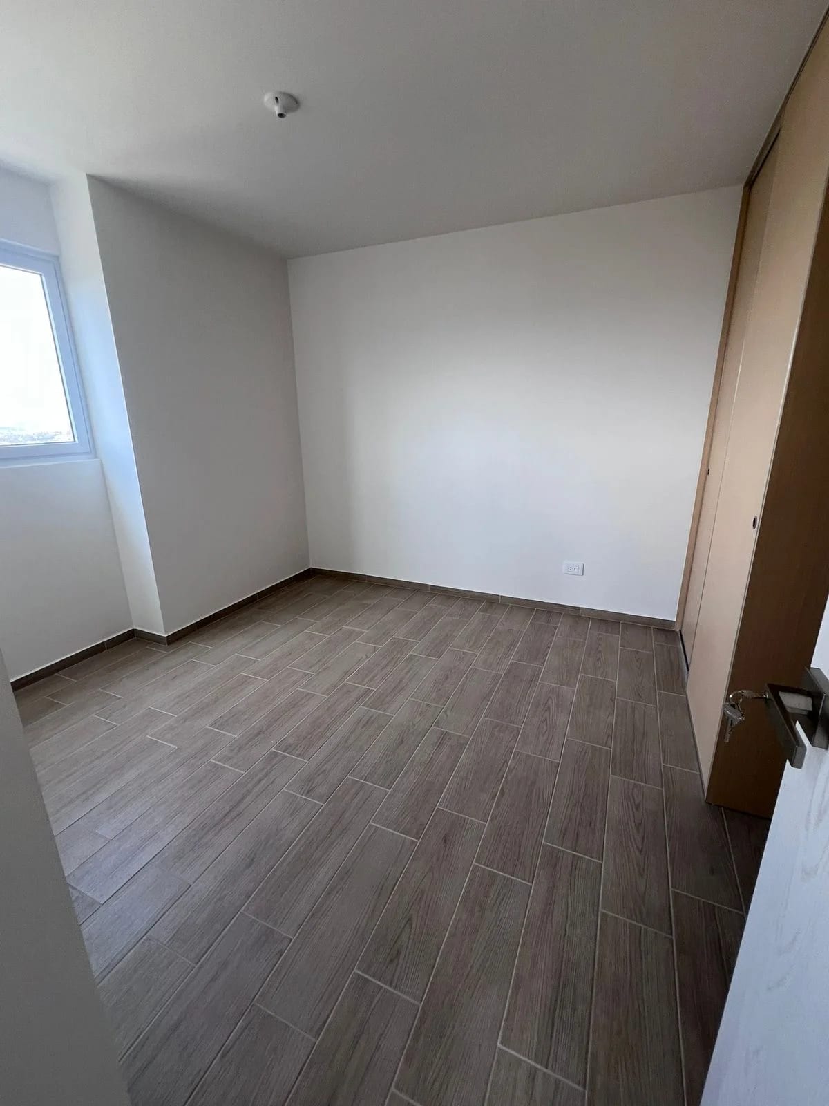 VENTA/RENTA APARTAMENTO ZONA 12 — foto 5 de 9