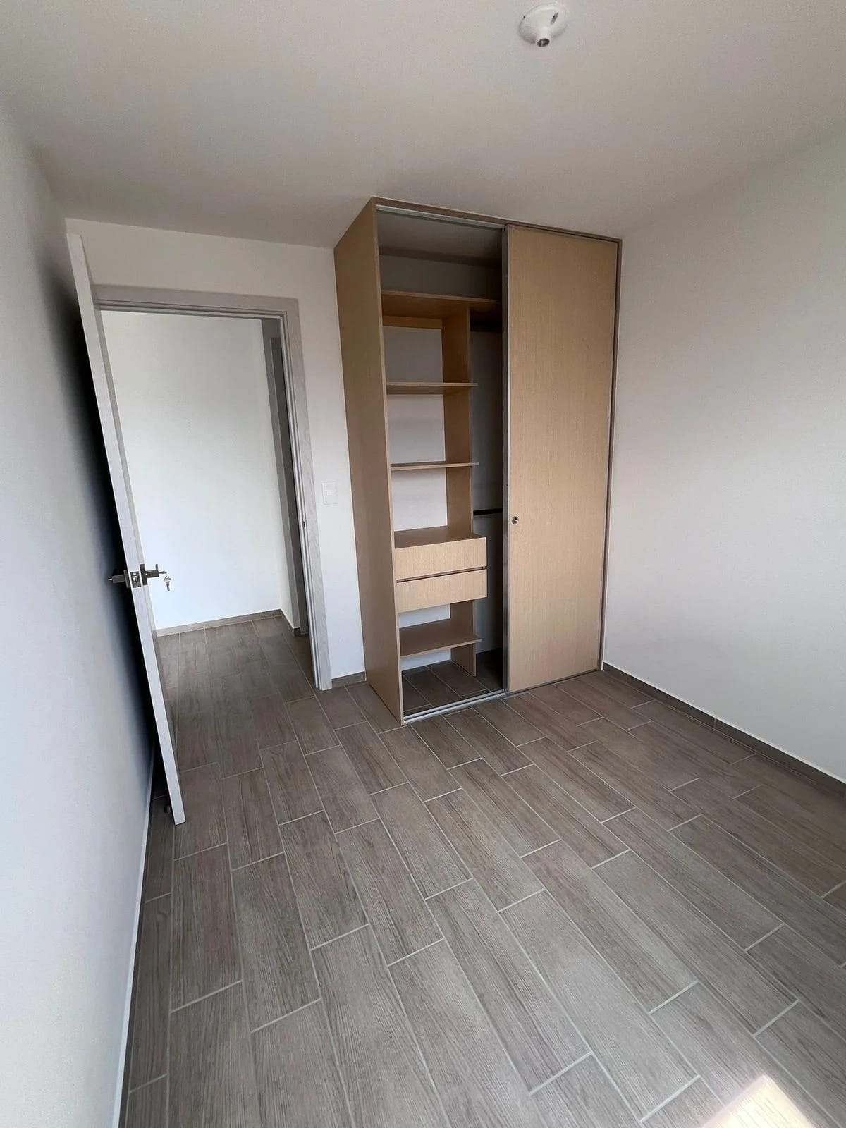 VENTA/RENTA APARTAMENTO ZONA 12 — foto 6 de 9