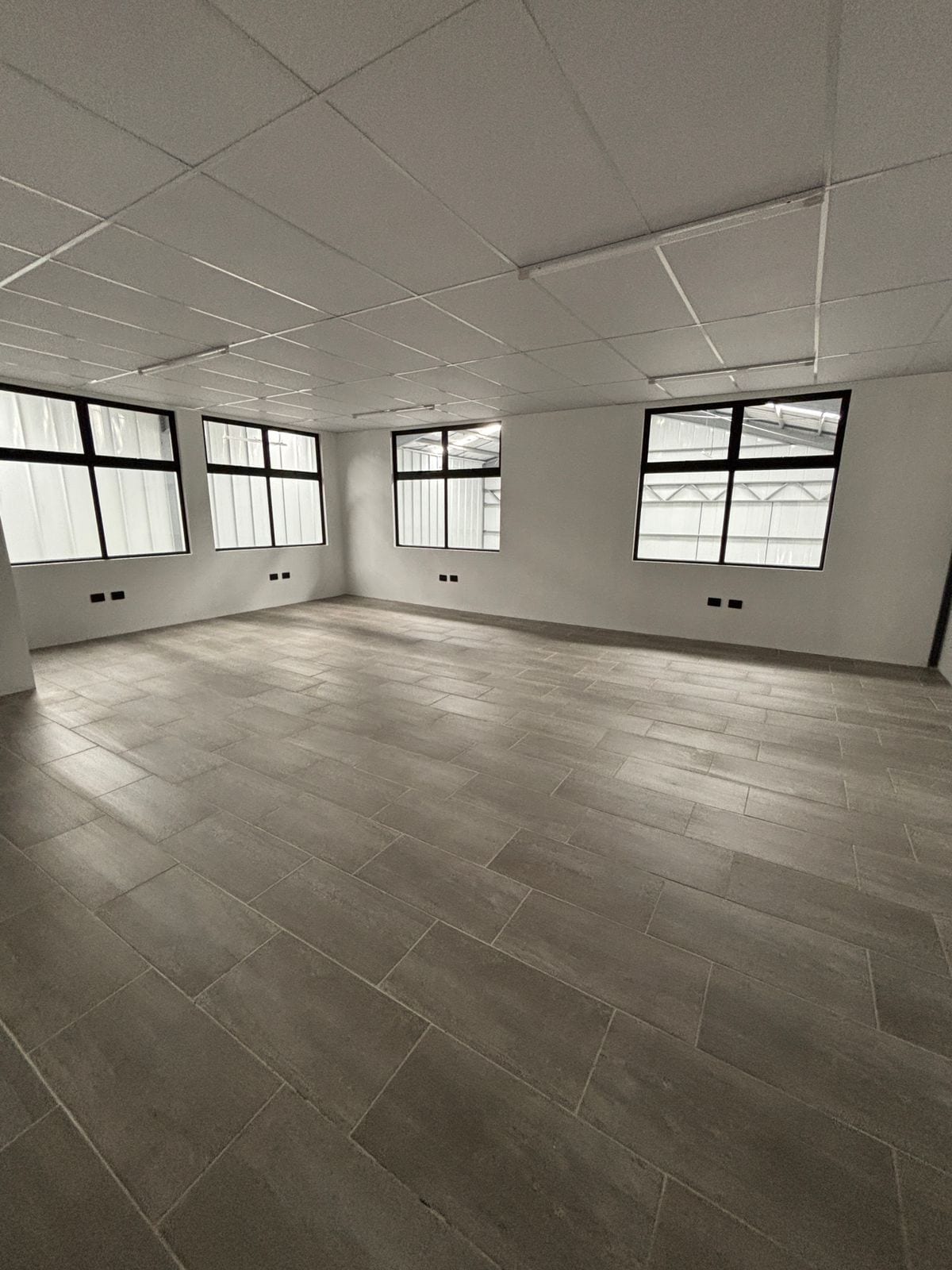 Ofibodega A en Renta desde 468.60 m² cerca de la Vas — foto 3 de 10