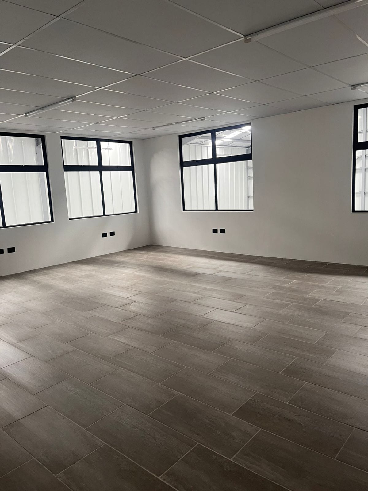 Ofibodega B en renta / desde 382.86 m² en la Vas — foto 2 de 9