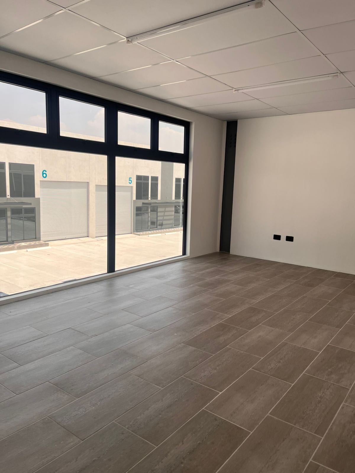 Ofibodega B en renta / desde 382.86 m² en la Vas — foto 4 de 9
