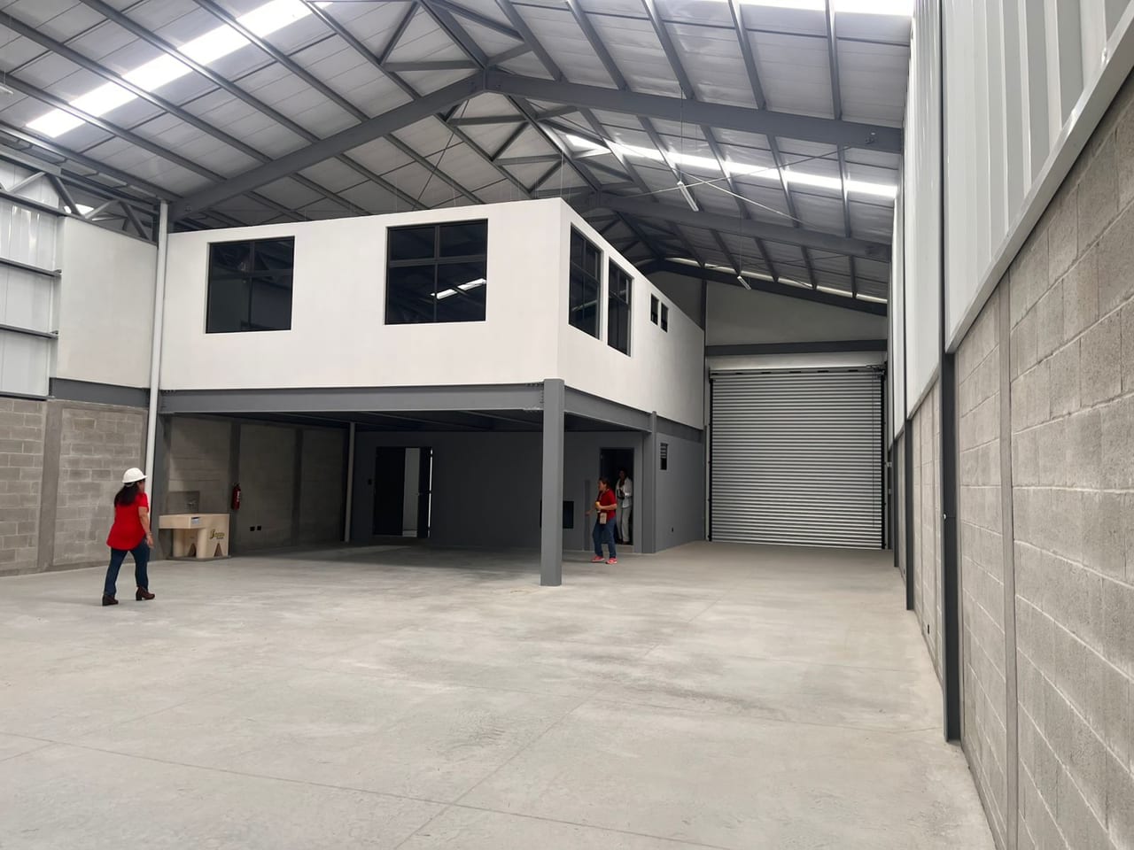 Ofibodega B en renta / desde 382.86 m² en la Vas — foto 1 de 9