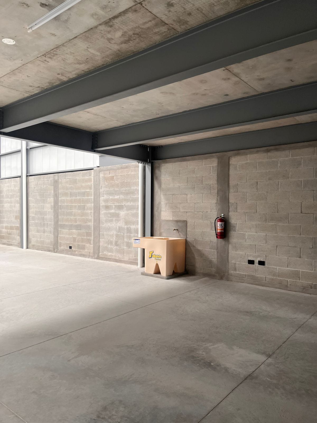 Ofibodega B en renta / desde 382.86 m² en la Vas — foto 8 de 9