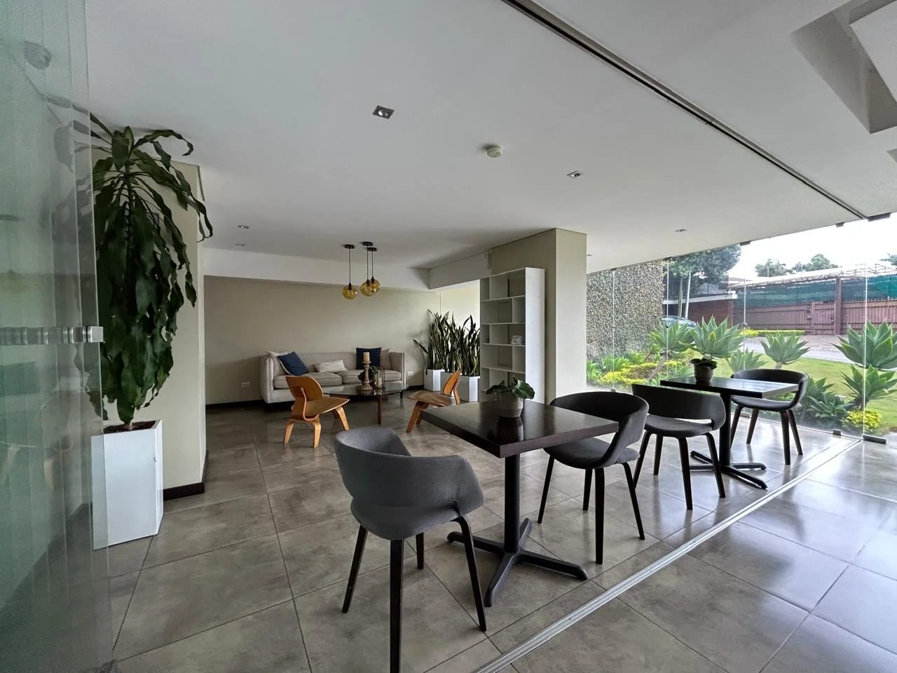 Apartamento Boutique en Venta Zona 15 VHII — foto 3 de 16