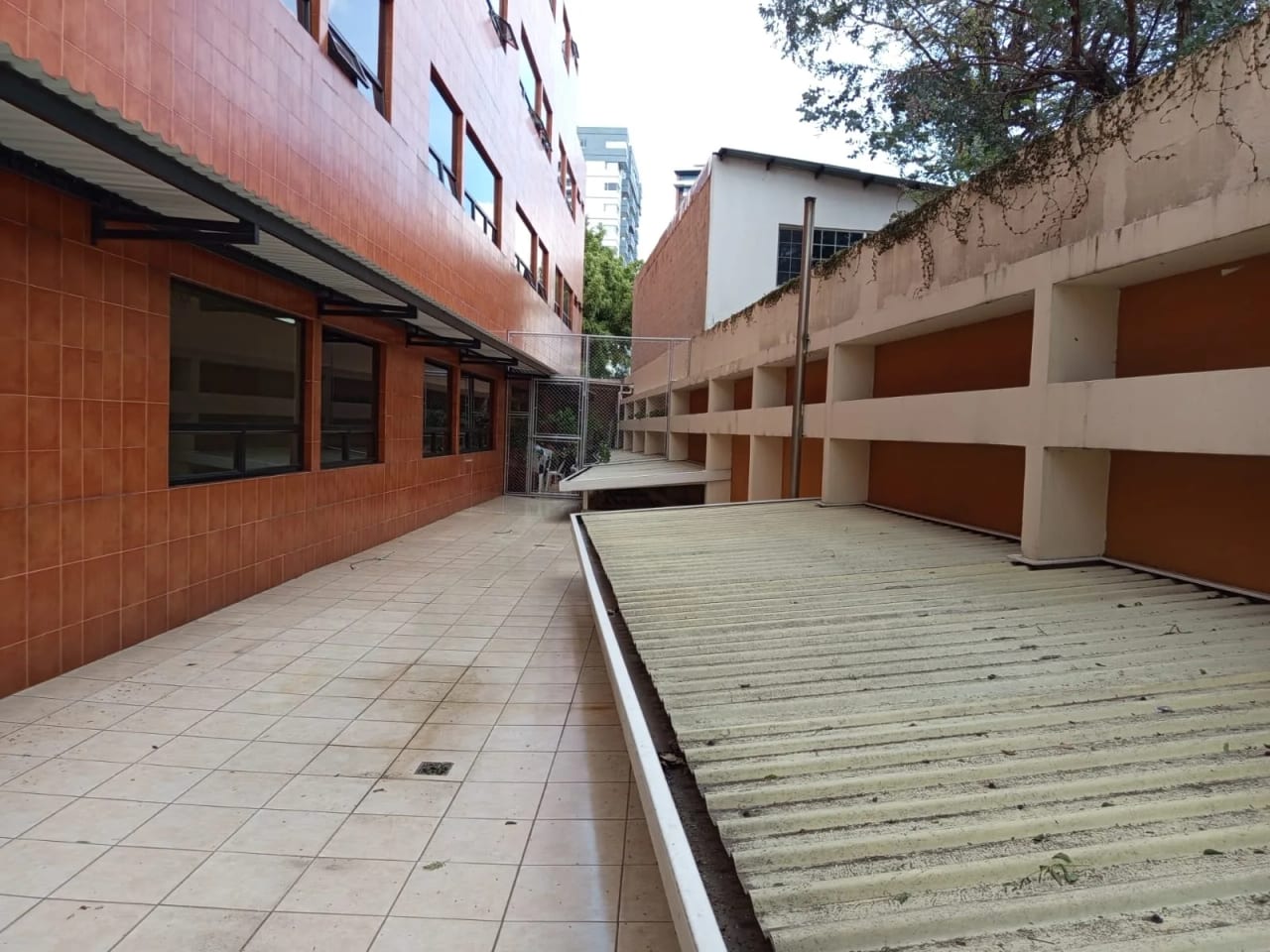 SE RENTA AMPLIA OFICINA CORPORATIVA DE 240 MT2 EN ZONA 13 — foto 17 de 17