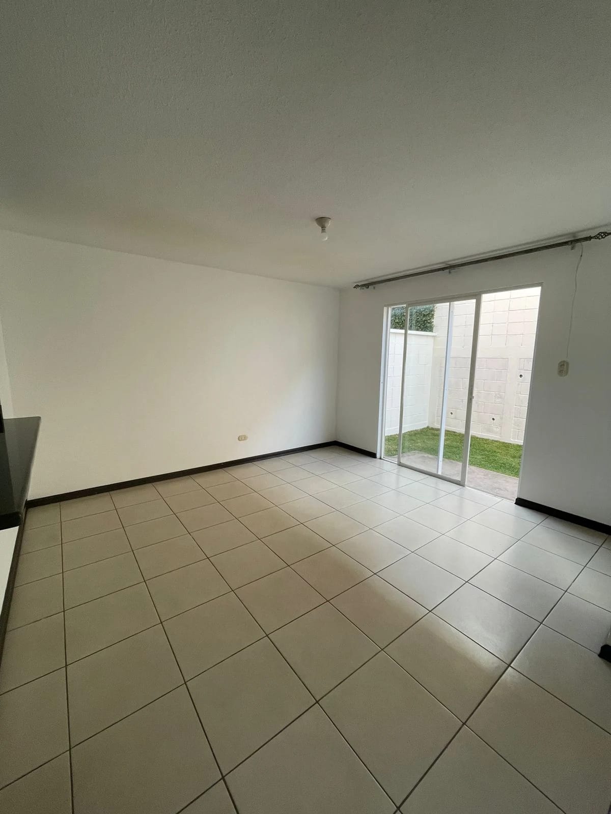 Casa en Venta en Bosques de San Marino, Ciudad San Cristobal, zona 8 de Mixco — foto 2 de 14