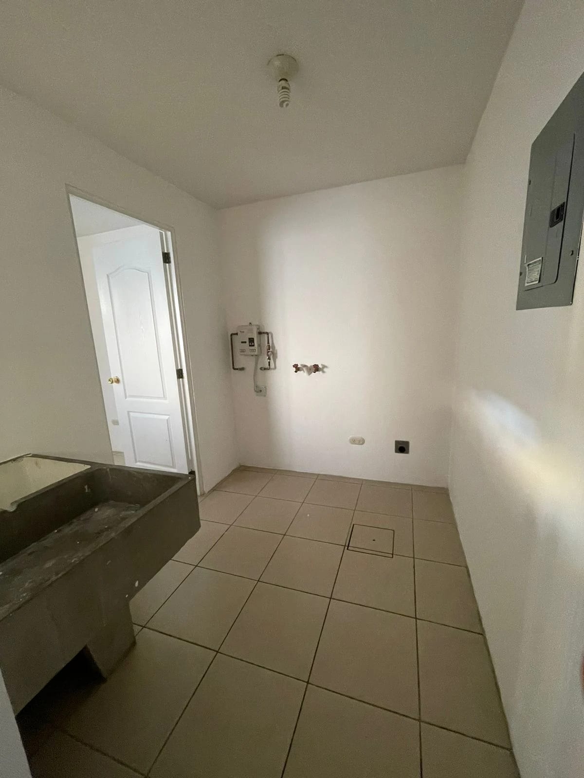 Casa en Venta en Bosques de San Marino, Ciudad San Cristobal, zona 8 de Mixco — foto 3 de 14