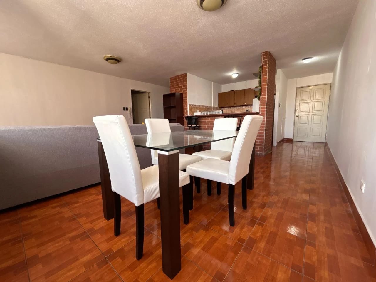Apartamento en renta Zona 10 sobre Avenida Reforma — foto 4 de 9