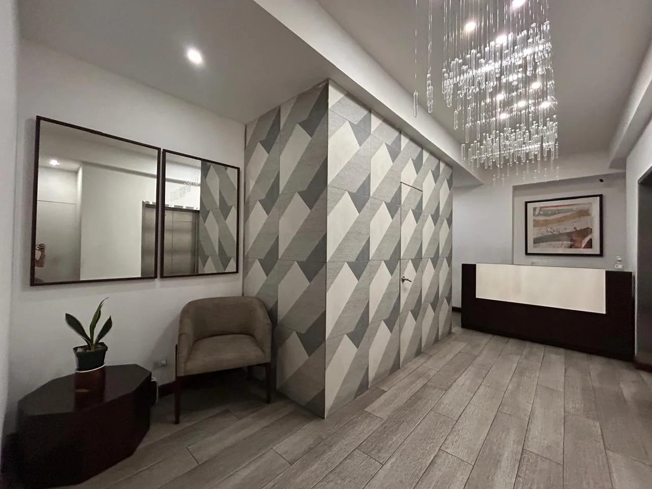 Apartamento en renta Zona 10 sobre Avenida Reforma — foto 2 de 9