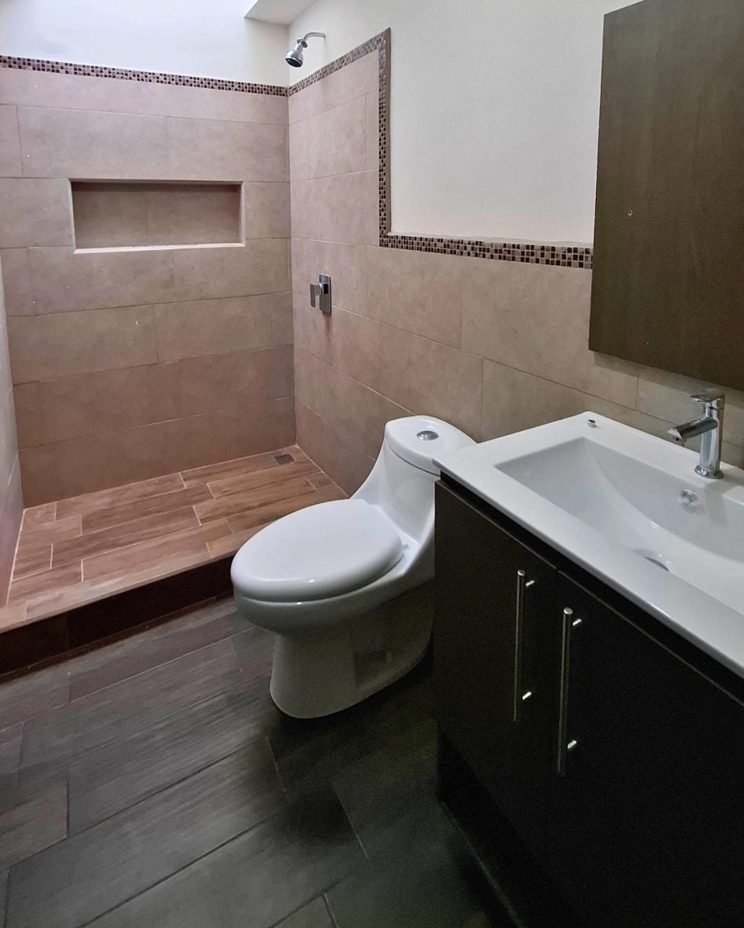 Casa en venta en zona 16, entrega inmediata. — foto 8 de 9