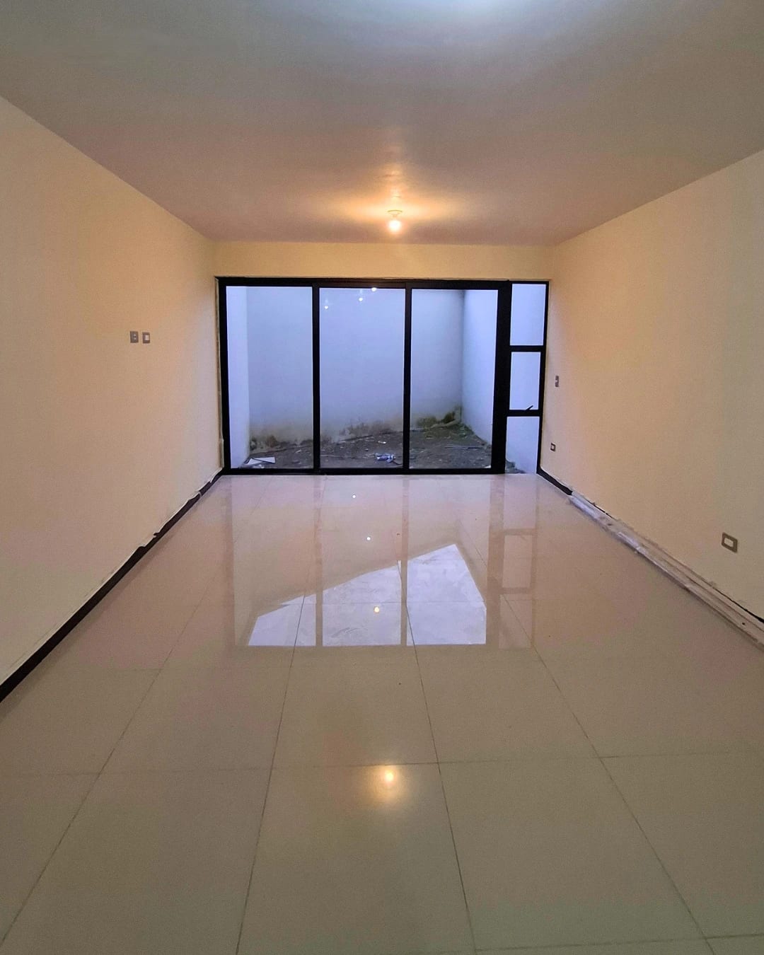 Casa en venta en zona 16, entrega inmediata. — foto 3 de 9