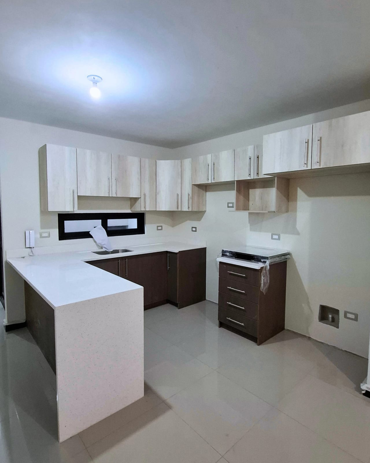 Casa en venta en zona 16, Hacienda Real — foto 2 de 10