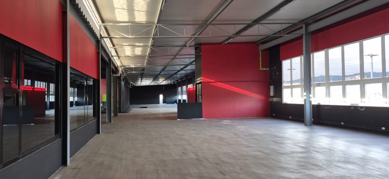 Espacioso Local Comercial de 1,305 m² en RENTA ¡excelente ubicación! — foto 2 de 11