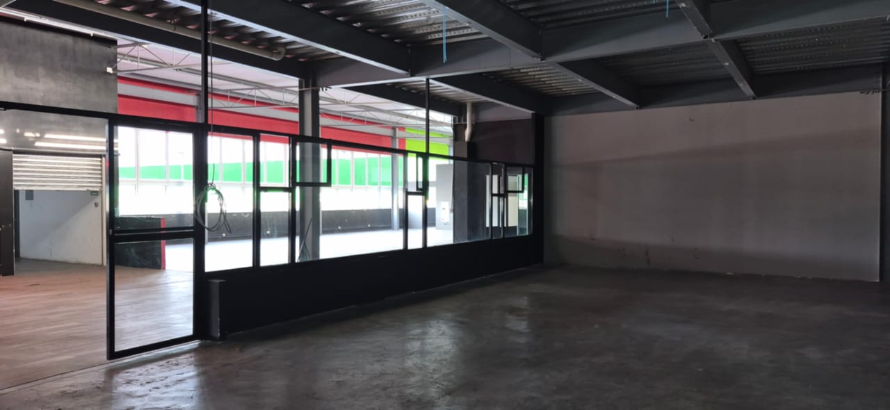 Espacioso Local Comercial de 1,305 m² en RENTA ¡excelente ubicación! — foto 6 de 11