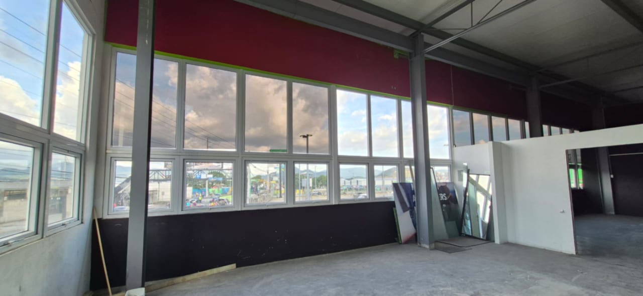 Espacioso Local Comercial de 1,305 m² en RENTA ¡excelente ubicación! — foto 10 de 11