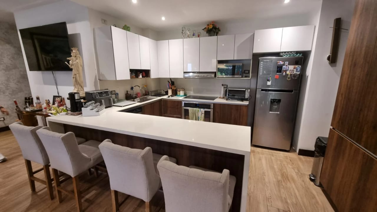 Amplio y Elegante Apartamento en Venta Ubicado en Zona 10 — foto 6 de 16