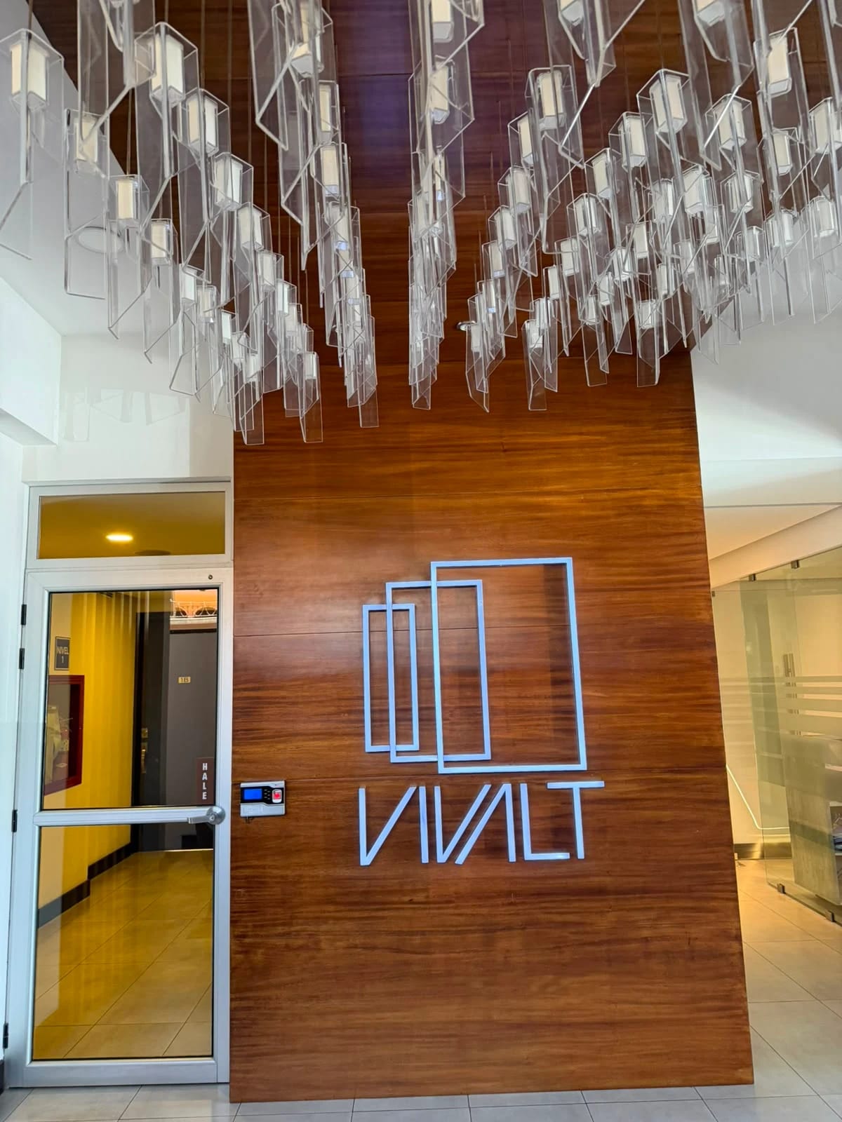 Amplio y Elegante Apartamento en Venta Ubicado en Zona 10 — foto 2 de 16