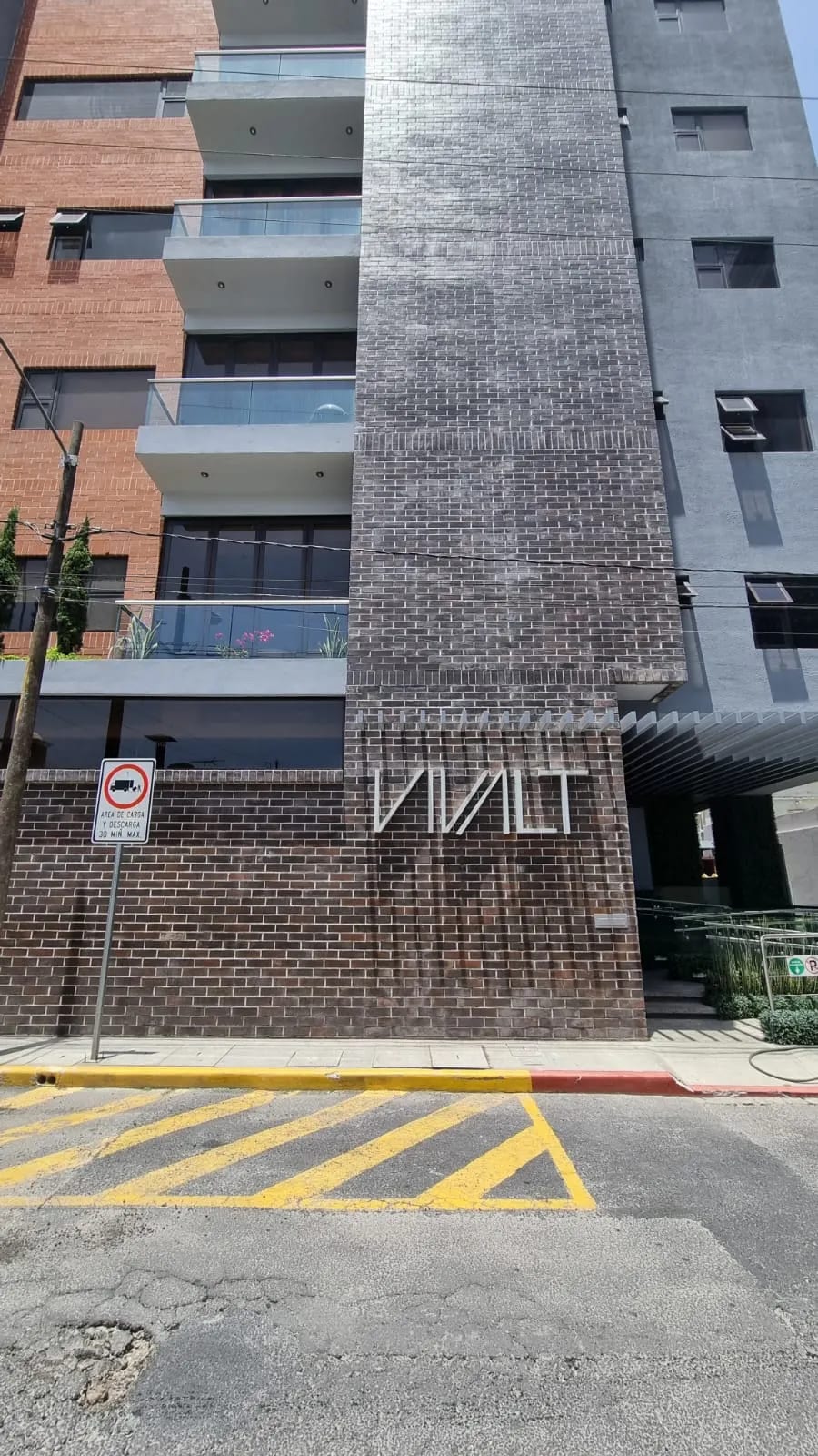 Amplio y Elegante Apartamento en Venta Ubicado en Zona 10 — foto 1 de 16
