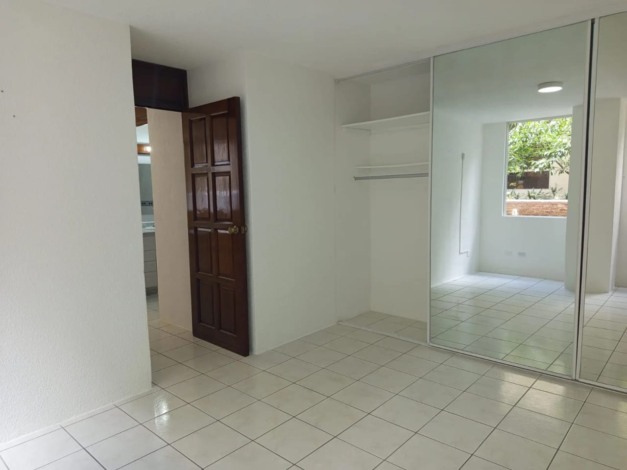 Apartamento en Renta y Venta en zona 16 Colonia La Montaña — foto 8 de 14