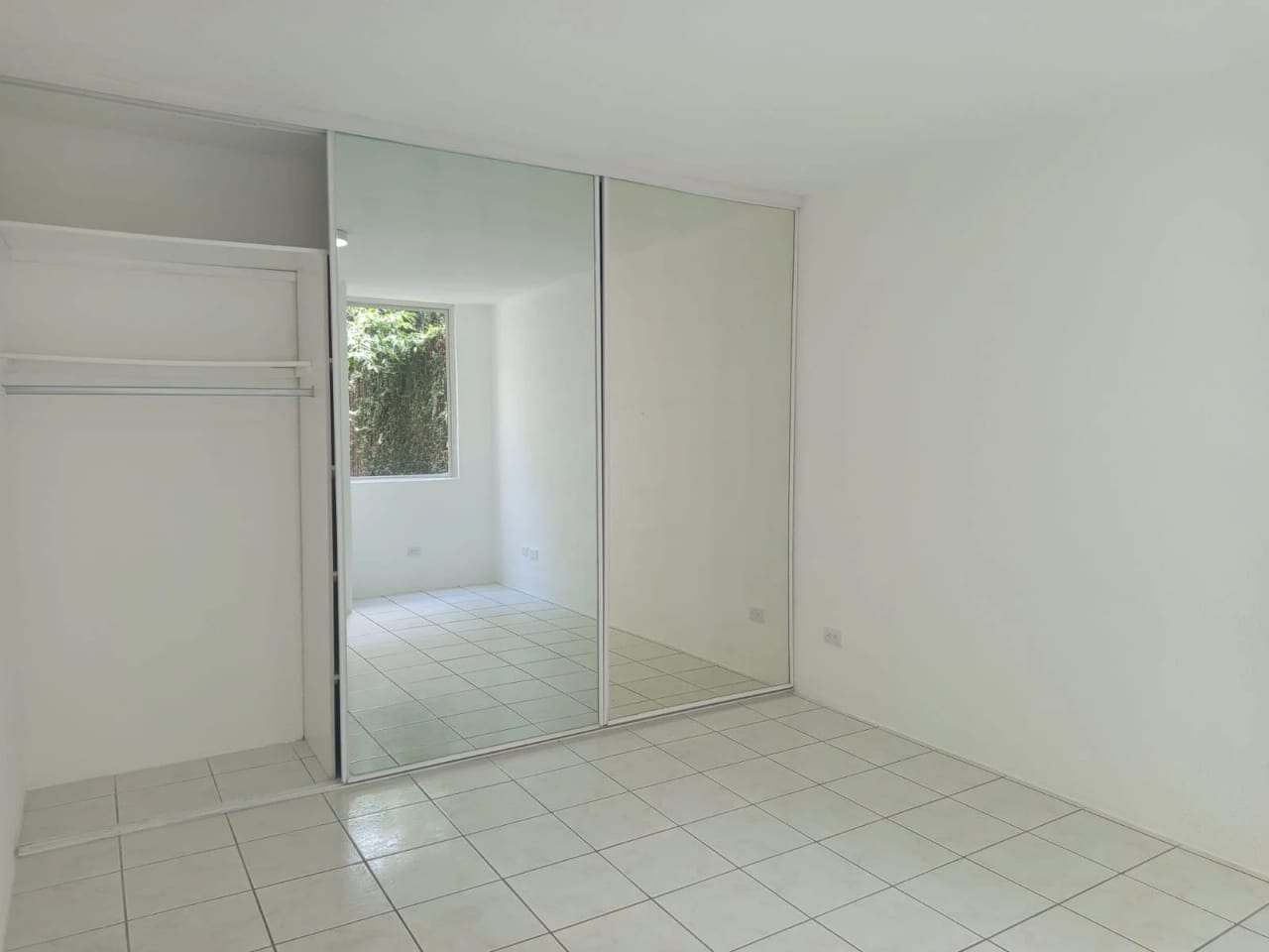 Apartamento en Renta y Venta en zona 16 Colonia La Montaña — foto 9 de 14