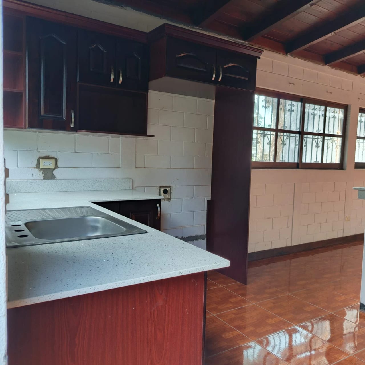 Terreno amplio con casa en CAES — foto 7 de 17