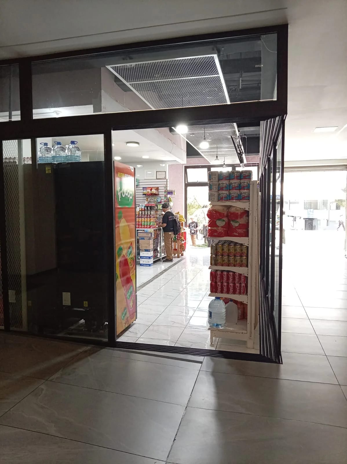 Local en Renta – Estratégica Ubicación en Zona 10 — foto 13 de 15