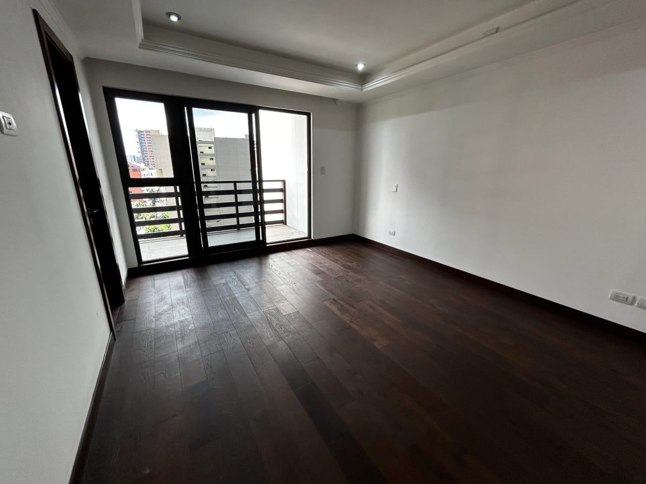 Dormitorio principal — Apartamento Inteligente de Lujo en Renta Zona 14 — foto 5 de 17