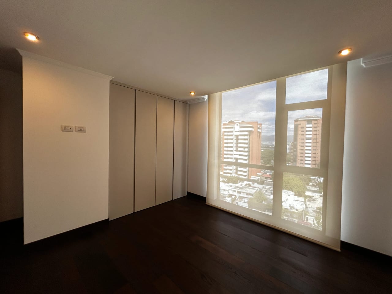 Dormitorio 2 — Apartamento Inteligente de Lujo en Renta Zona 14 — foto 6 de 17