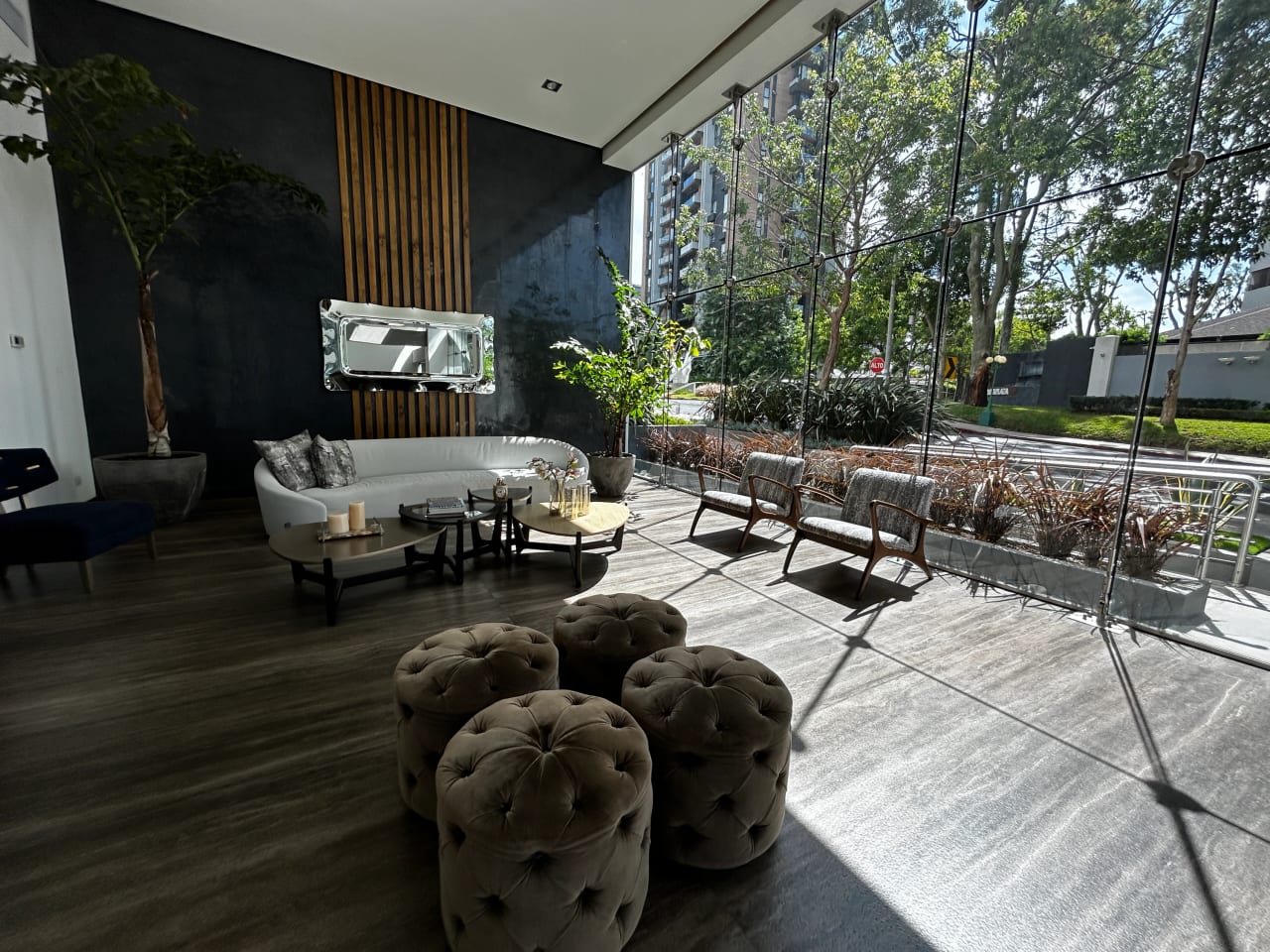 Lobby — Apartamento Inteligente de Lujo en Renta Zona 14 — foto 1 de 17