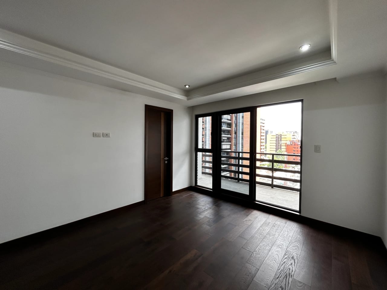 Dormitorio principal — Apartamento Inteligente de Lujo en Renta Zona 14 — foto 8 de 17