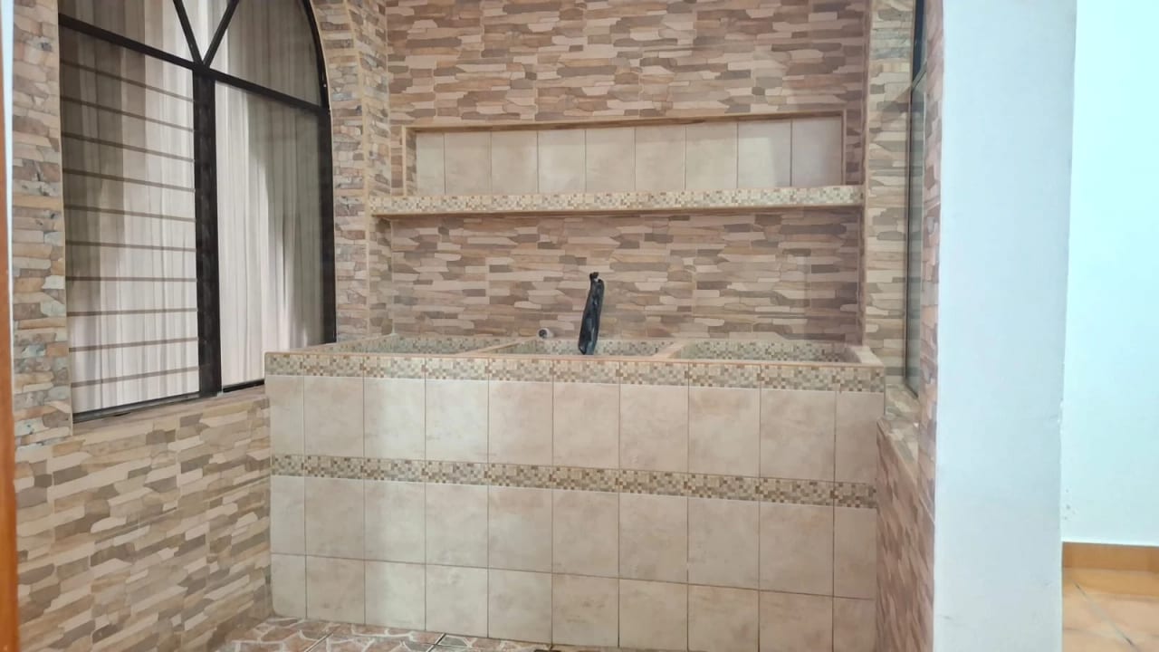 Casa En Venta Zona 18 — foto 9 de 10
