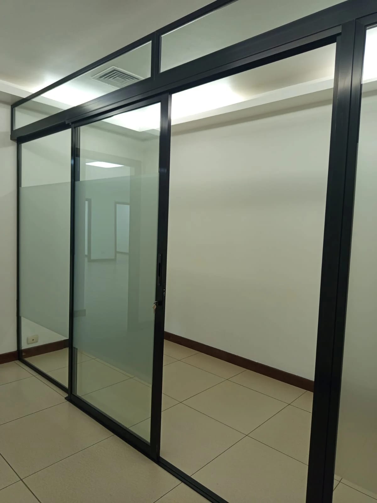 Se Renta Oficina en Edificio Avante Zona 15 — foto 3 de 17