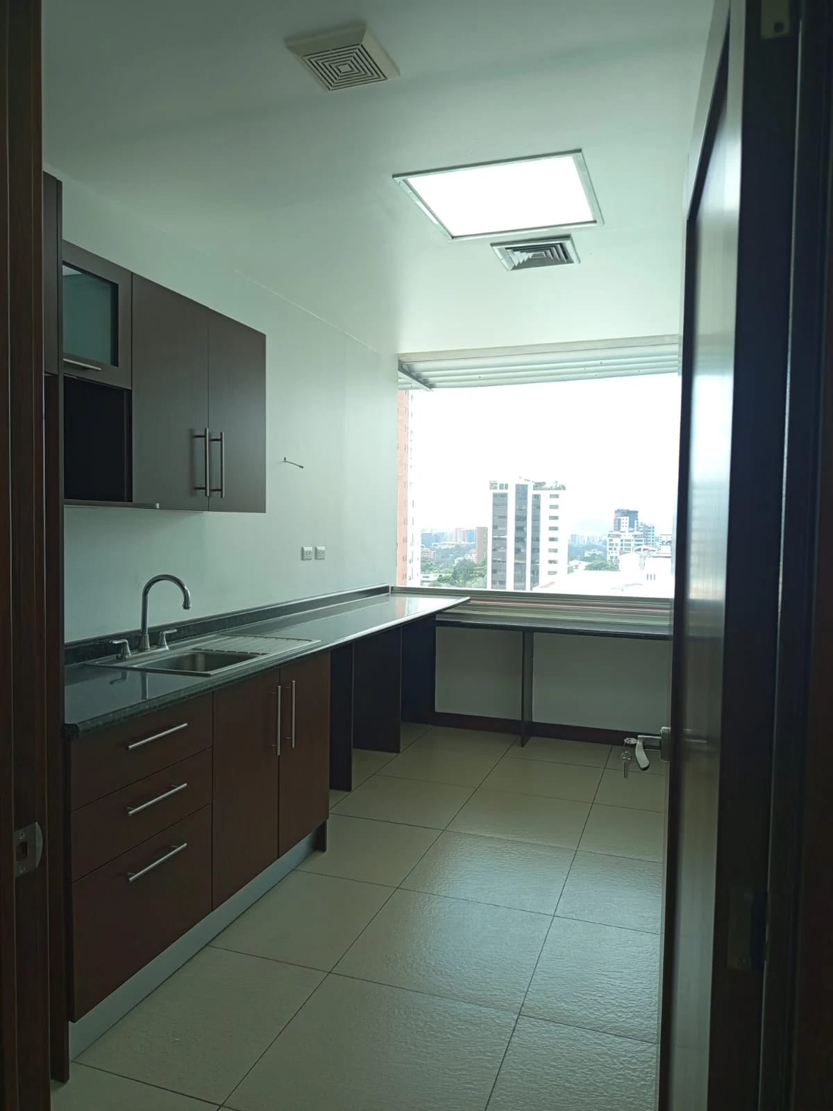 Se Renta Oficina en Edificio Avante Zona 15 — foto 17 de 17