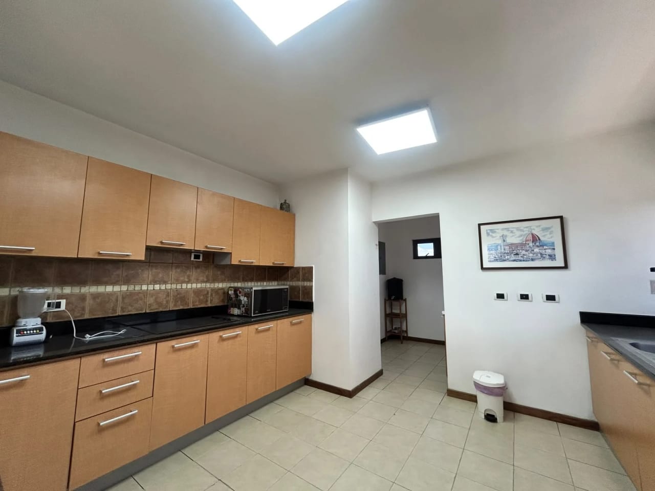 Renta Apartamento de Nivel Completo con Vistas 360° en Zona 15 — foto 4 de 12