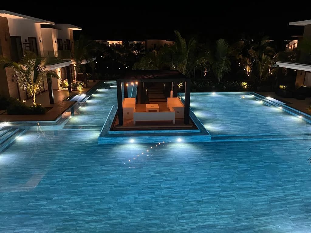 Piscina — Exclusiva Villa de Descanso en Residencial La Mar, Monterrico — foto 4 de 9
