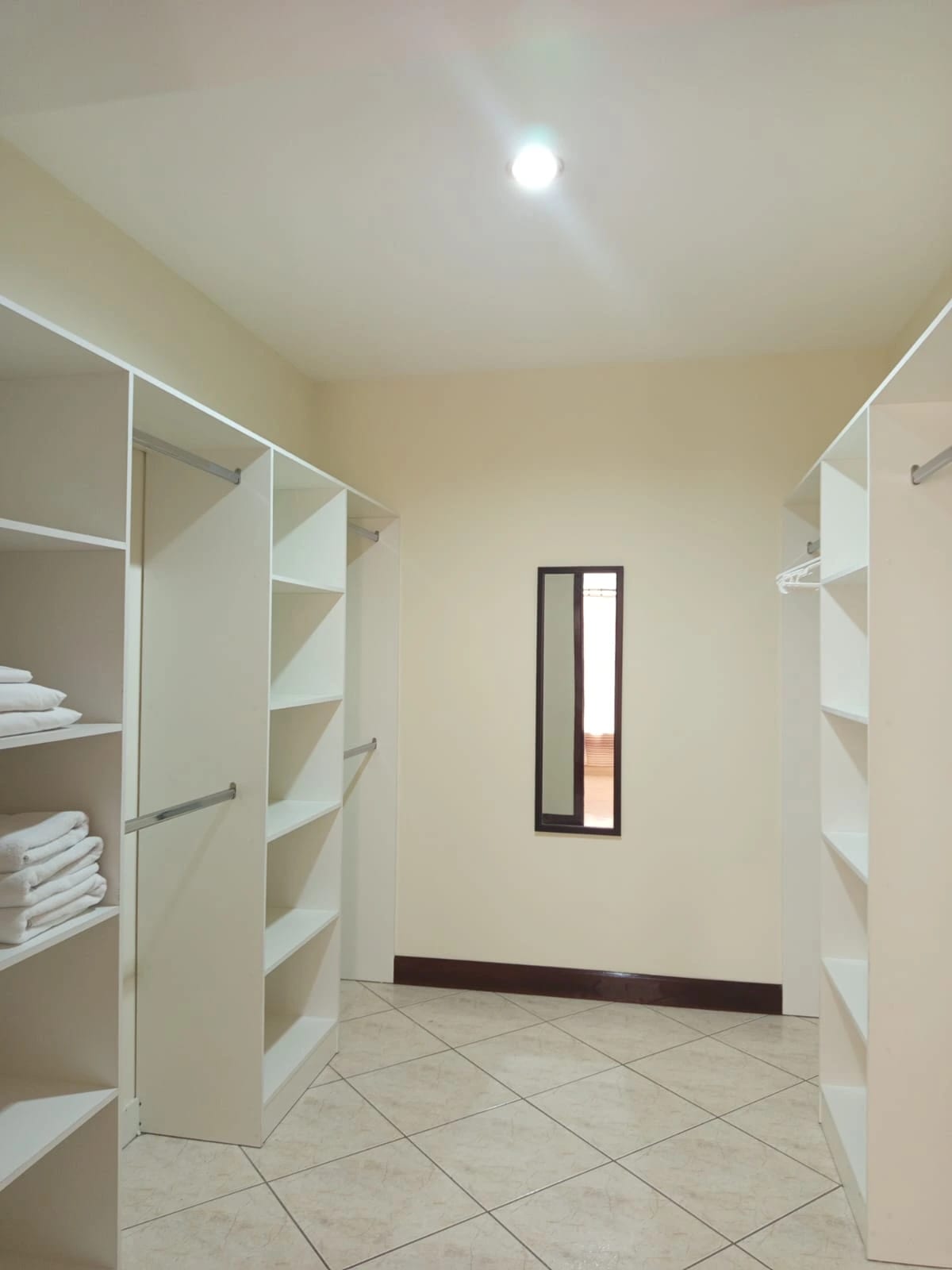 Apartamento en renta amueblado en zona 10 de 3 habitaciones — foto 8 de 17