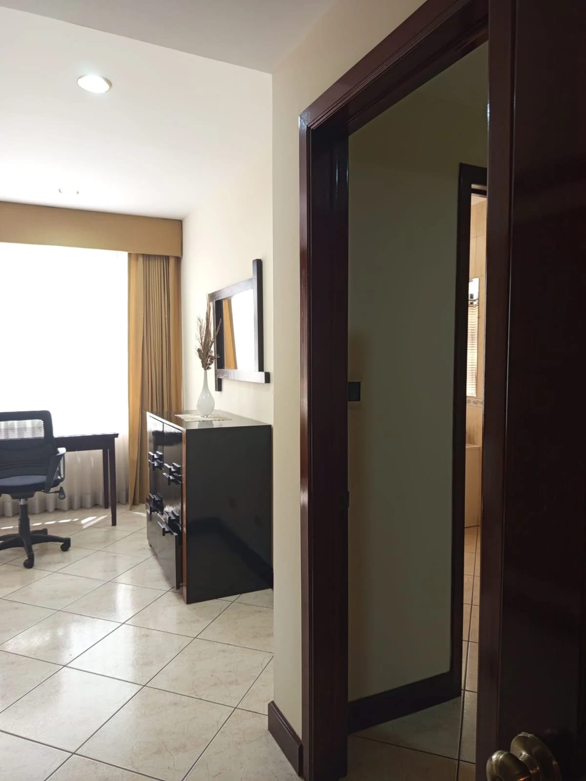 Apartamento en renta amueblado en zona 10 de 3 habitaciones — foto 14 de 17