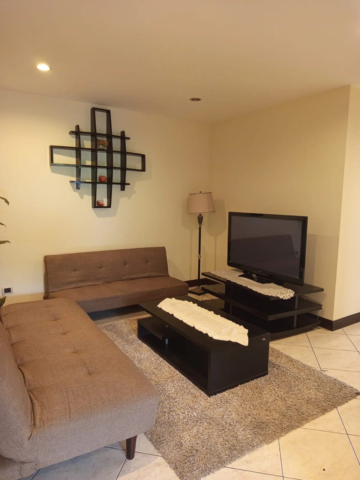 Apartamento en renta amueblado en zona 10 de 3 habitaciones — foto 15 de 17