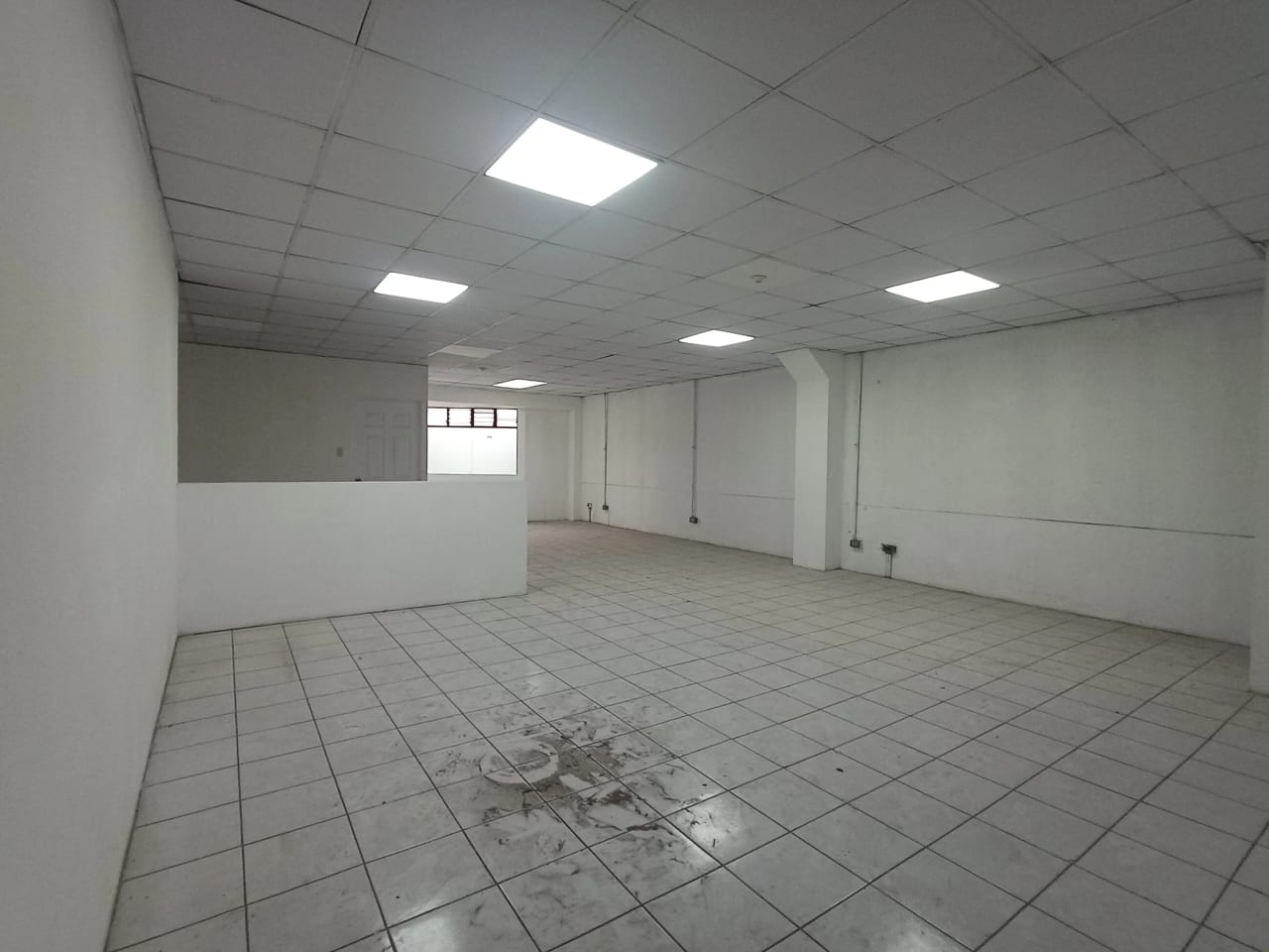 Renta de ofibodega en Villa Nueva — foto 10 de 15