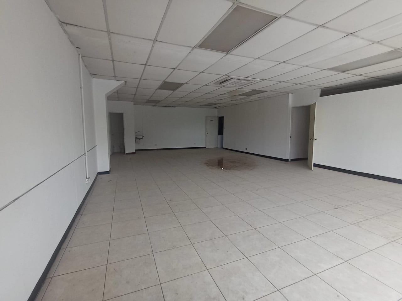 Ofibodega en renta en Villa Nueva — foto 9 de 10