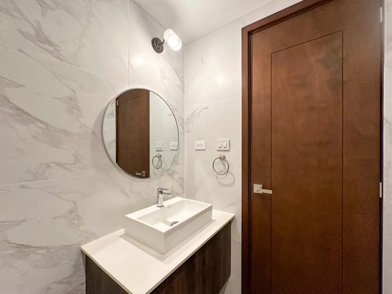 Baño — APARTAMENTO EN VENTA Edificio Naori Zona 10 — foto 4 de 15