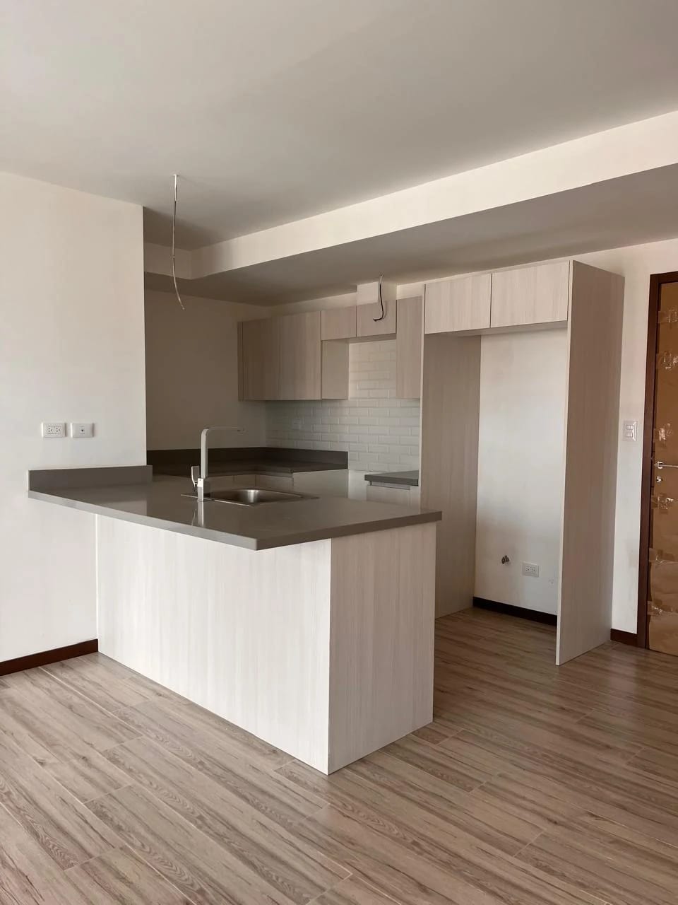 Apartamento de 2 habitaciones en Venta en Zona 10 — foto 2 de 7