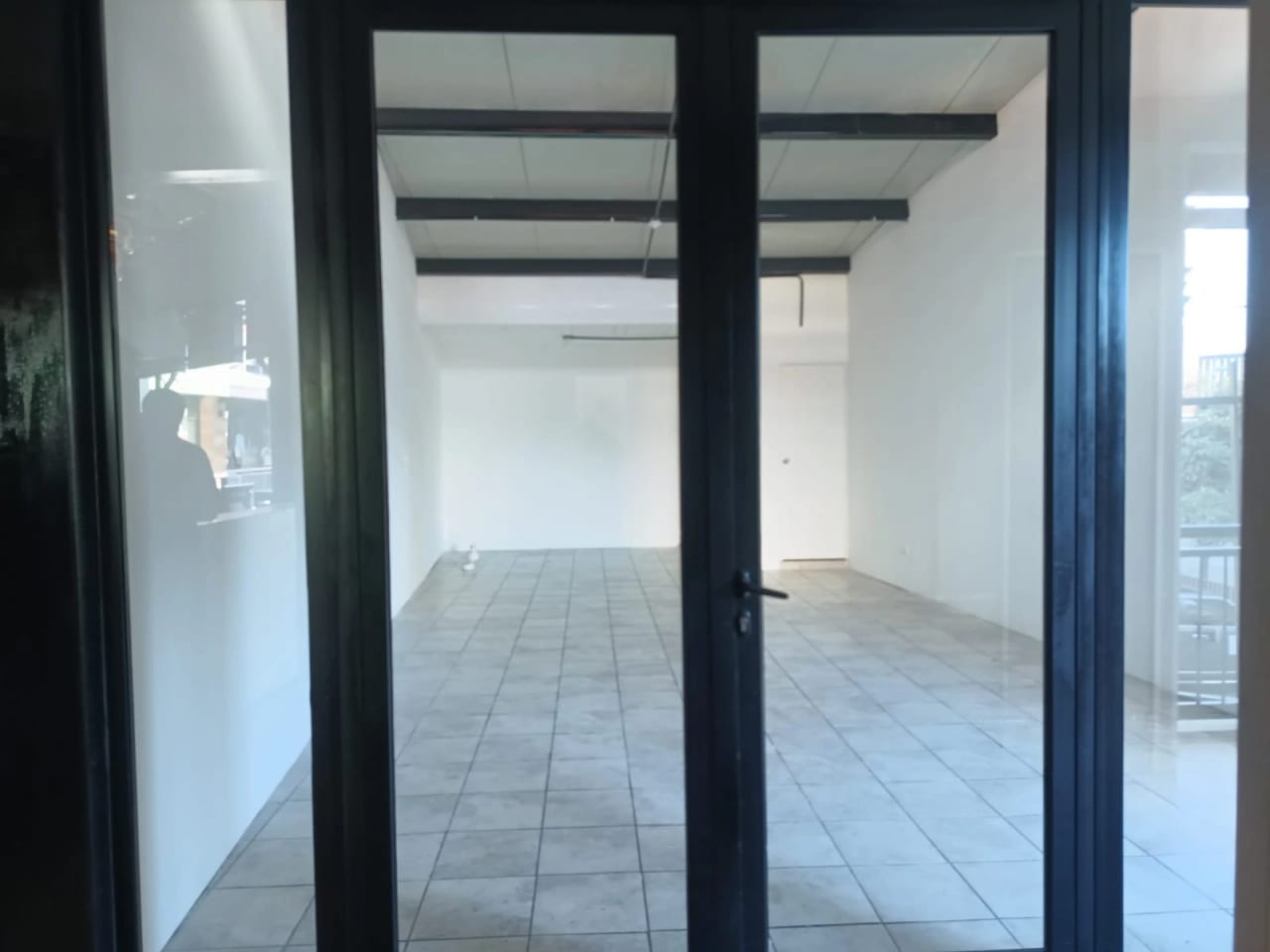 Excelente Local Comercial en Renta – Zona 10 — foto 3 de 7